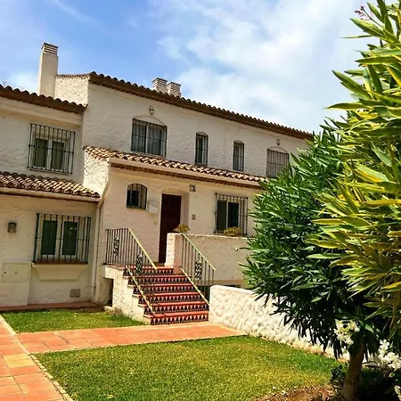 Benavista - 2 Bed Town House With Pool Estepona